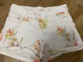 Къси панталони с флорални мотиви, снимка 1 - Къси панталони и бермуди - 38044115