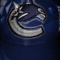 НОВА Vancouver Canucks Reebok шапка NHL, снимка 3 - Шапки - 40766511