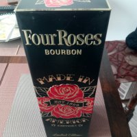 Продавам оригинална,метална кутия от уиски Four Roses--BOURBON.Лимитирана серия., снимка 2 - Колекции - 40225959