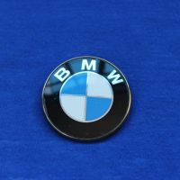 Задна емблема BMW E90 седан (2004-2008г.) 51148219237 51.14-8 219 237 емблема заден капак, снимка 1 - Аксесоари и консумативи - 36483647