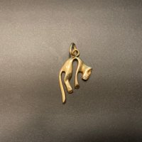 Златна висулка пума, снимка 3 - Колиета, медальони, синджири - 40352020