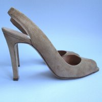 Обувки на висок ток Carven телесен велур н.38, снимка 1 - Дамски обувки на ток - 29562495