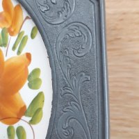 Немска порцеланова декоративна чиния с калаен обков , снимка 2 - Декорация за дома - 34405924