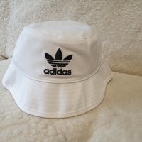 Оригинална шапка идиотка Adidas, снимка 1 - Шапки - 34239606