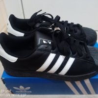 Оригинални маратонки Adidas Superstar номер 43 и 1/3-дефектен чифт, снимка 1 - Маратонки - 39306759