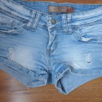 MISS TWO Jeans къси дънки с накъсан ефект ХS, снимка 2 - Дънки - 29851113