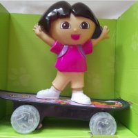 Детска играчка ДОРА НА СКЕЙБОРД с батерии, движи се, пее и свети, снимка 6 - Кукли - 38964652