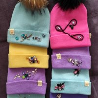 Дизайнерски зимни шапки с камъни и пух от лисица, снимка 1 - Шапки - 39033326