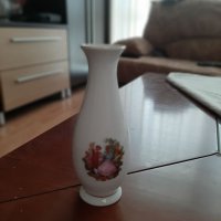 Порцеланова ваза Ромео и Жулиета с маркировка, снимка 1 - Вази - 34377997