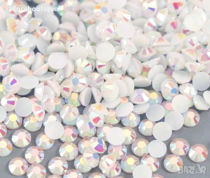 Камъчета за декорация бели с отблясък - 4 мм, снимка 1