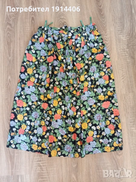 Елегантна дамска пола на цветя, ефирна и лека материя, Марка Canda размер 42, снимка 1