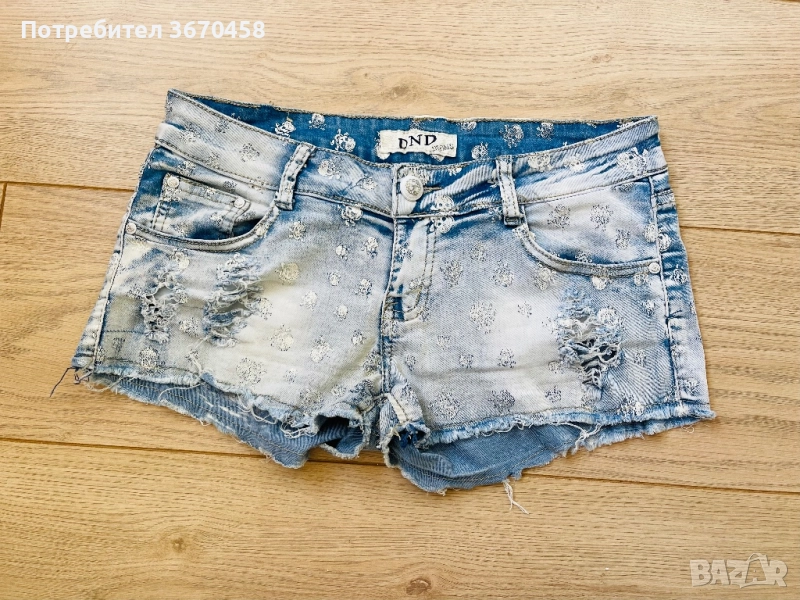 Дамски къси дънкови панталонки модерни еластични размер М/Л, снимка 1