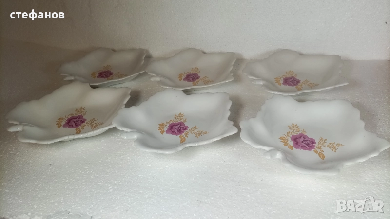 Порцеланови чинийки за мезета под формата на листо, Украйна, снимка 1