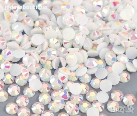 Камъчета за декорация бели с отблясък - 4 мм