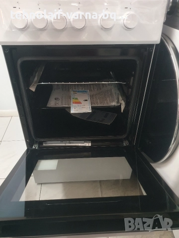 Печка с керамични котлони Beko , снимка 2 - Печки, фурни - 52640584