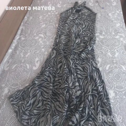 Елегантна рокля с деколте КАПКА 