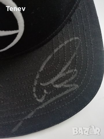 Mercedes Lewis Hamilton нова шапка с автограф AMG F1 Petronas Мерцедес Хамилтън , снимка 2 - Фен артикули - 37621320