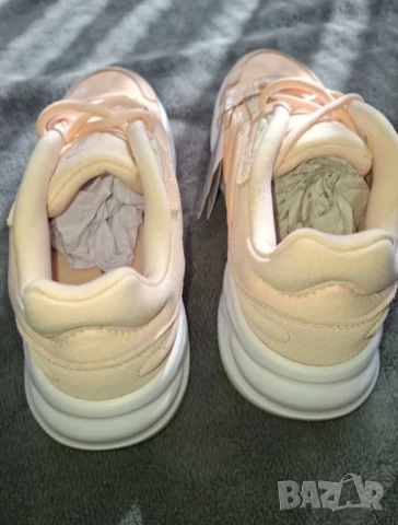 Adidas Ozelle Дамски маратонки 39 номер, снимка 7 - Маратонки - 54153910