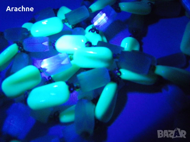 Антикварно колие с ураново и "заскрежено"стъкло,50те на ХХв., снимка 2 - Колиета, медальони, синджири - 50461861