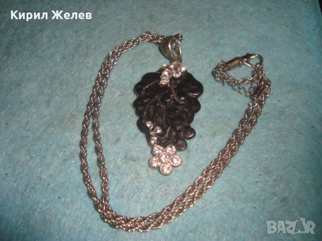 ВИНТИДЖ ФЛОРАЛЕН АРТ МЕДАЛЬОН с КРИСТАЛИ и СРЕБРИСТА ВЕРИЖКА 6221