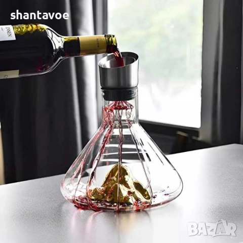 Стъклен декантер за вино с релефно дъно планински връх