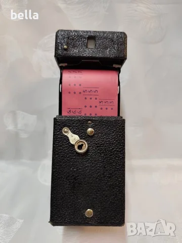 Продавам автентичен бокс фотоапарат Kodak, произведен около 1930-1940 г. Изключително запазен 