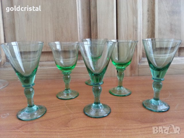 Стъклени чаши чашки цветно зелено стъкло