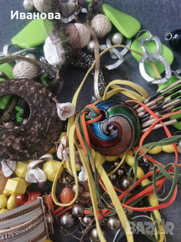 25 Дамски гердани и гривни за 20 лв общо