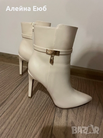 Бежови боти с тънък висок ток, снимка 2 - Дамски боти - 52740195