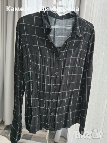 Черна риза с бяло каре и копчета