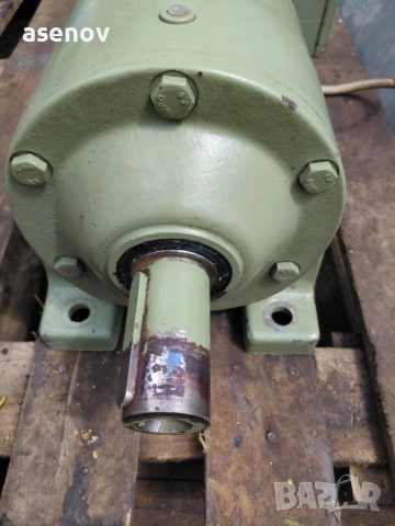 редуктор SEW, снимка 3 - Електродвигатели - 54304103