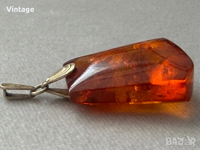 Старинен съветски сребърен медальон с кехлибар 