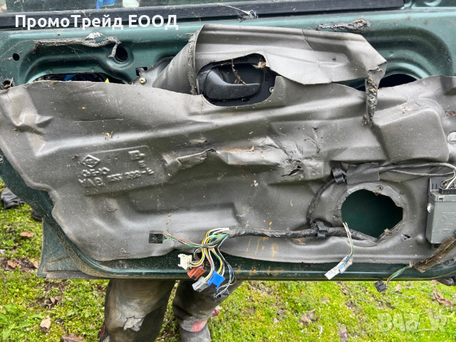 Предна лява врата за Рено Лагуна 1 , снимка 3 - Части - 44779092