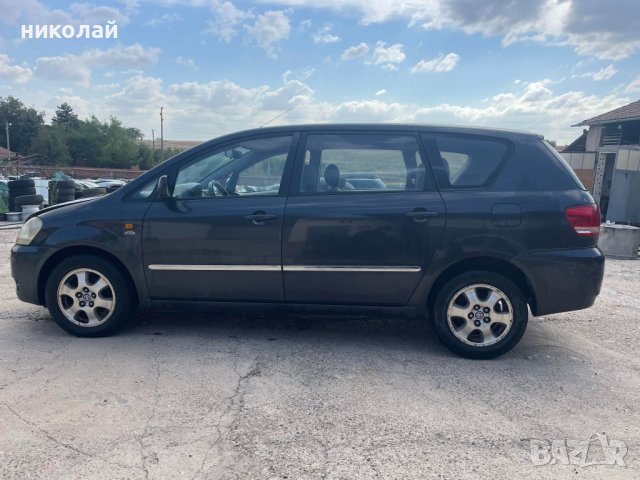 Toyota Avensis Verso 2.0 116к, снимка 4 - Автомобили и джипове - 42332004