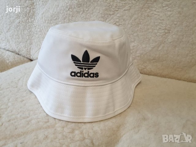 Оригинална шапка идиотка Adidas, снимка 1 - Шапки - 34239606
