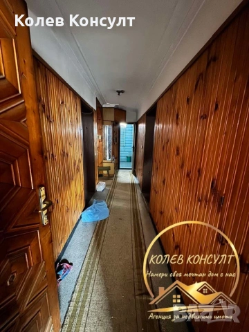 Триетажна къща с търговски помещения град Харманли, снимка 4 - Къщи - 53905651