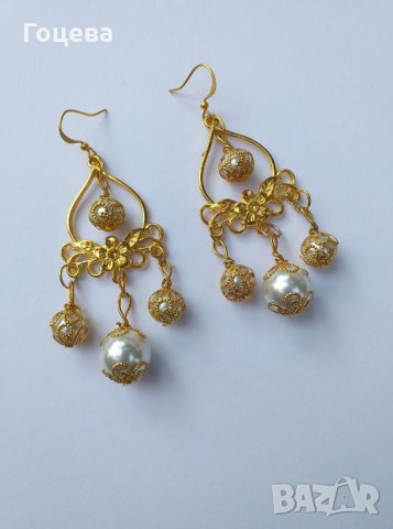 Прелестно нежни висящи обеци в стил Рококо с кристални перли и орнаментирана основа в цвят злато, снимка 8 - Обеци - 29750103