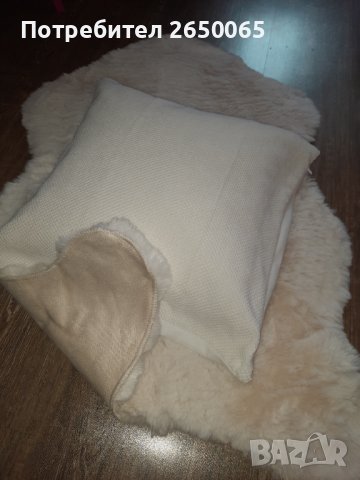 Пухкаво бяло килимче+възглавничка плюш-лукс!