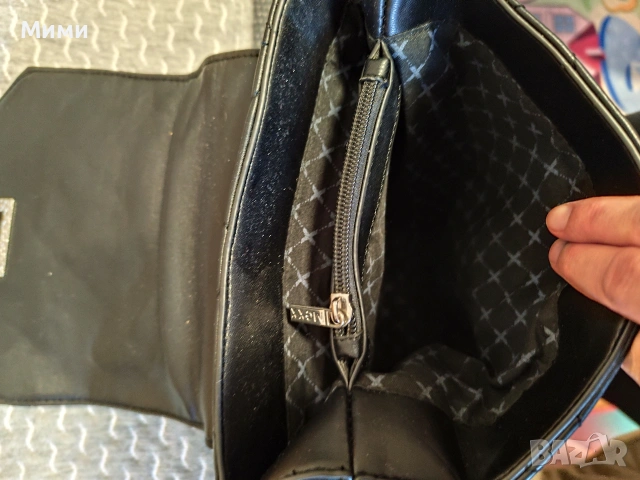 Дамска раничка, снимка 2 - Раници - 53031149