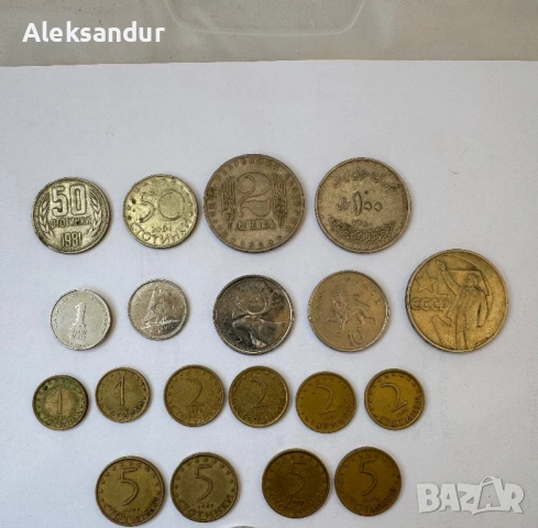 Монети, значки и кибрит