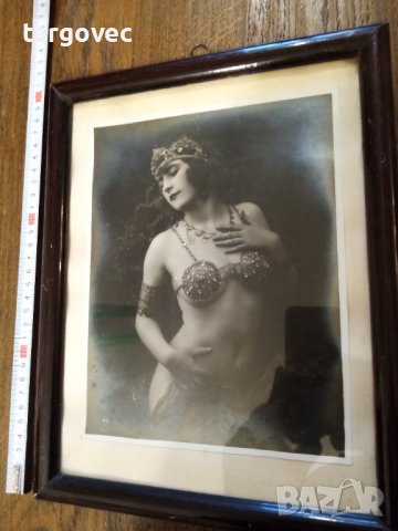 Красива еротична снимка на танцьорка 20-те години
