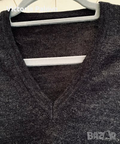 Пуловер V-деколте 100% меринос Италия, снимка 3 - Пуловери - 42549869