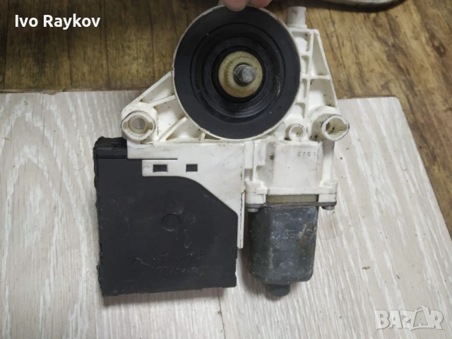 Мотор стъклоповдигач Audi A3, S3 , 8P4 959 801 B, снимка 2 - Части - 51006755
