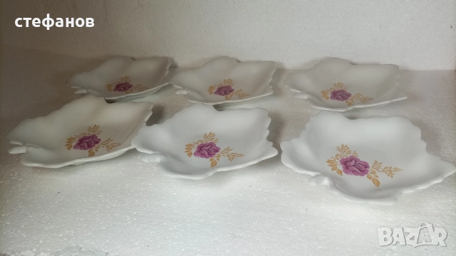 Порцеланови чинийки за мезета под формата на листо, Украйна