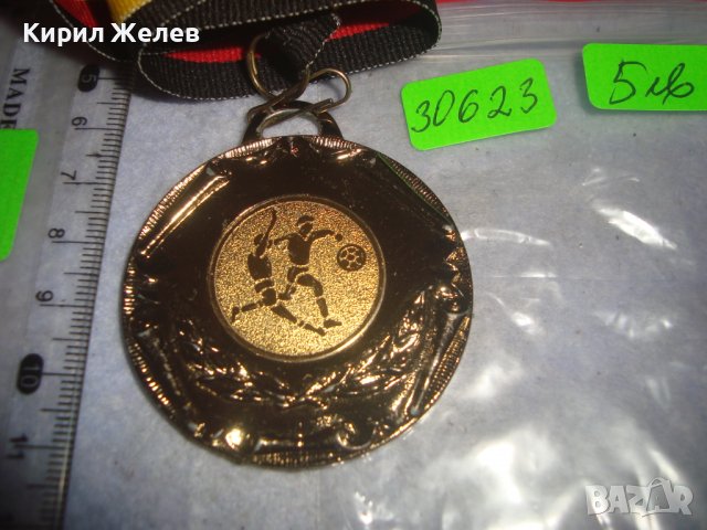 СТАР НЕМСКИ СПОРТЕН МЕДАЛ с ПОЗЛАТА МЕДАЛ - ФУТБОЛ с ЛЕНТА 30623, снимка 2 - Антикварни и старинни предмети - 38026093