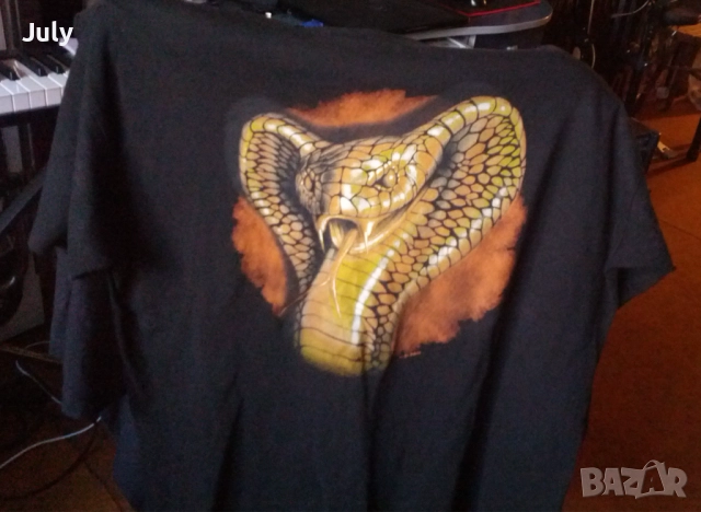 Тениска - размер XL златна кобра