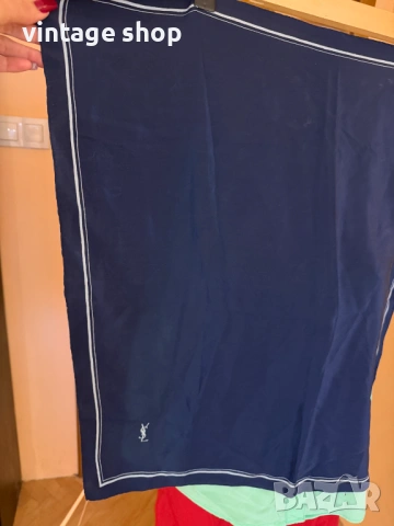 Копринен шал Yves Saint Laurent, снимка 5 - Шалове - 54251441