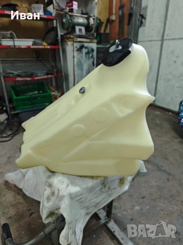 Нов резервоар за Husqvarna Te 300 2017 karburator, снимка 3 - Аксесоари и консумативи - 51881117