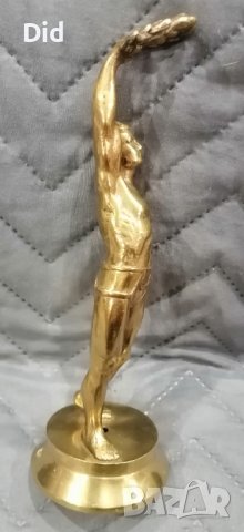 Бронзова стара статуетка пластика от социализма 22 см. , снимка 2 - Антикварни и старинни предмети - 39491631