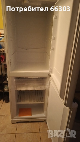 Хладилник с фризер Индезит, снимка 3 - Хладилници - 52664418